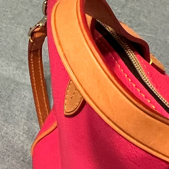 👜 Dooney & Bourke Small Daniela Satchel - Dark Pink- EUC- Crossbody - Picture 10 of 11